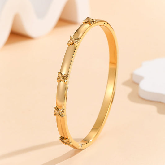 Mercato™  Harmony Filigree Gold Bangle